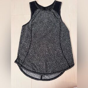 Lululemon tank top satiny size small loose fit